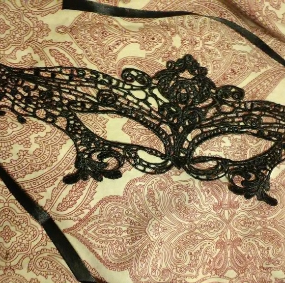 Black Lace Masquerade Elegant Party Mask BDSM Life - Picture 5 of 6